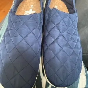 QTZ quilted slip on Otz | Shoes | Qtz Quilted Slip On | Poshmark main image 2
